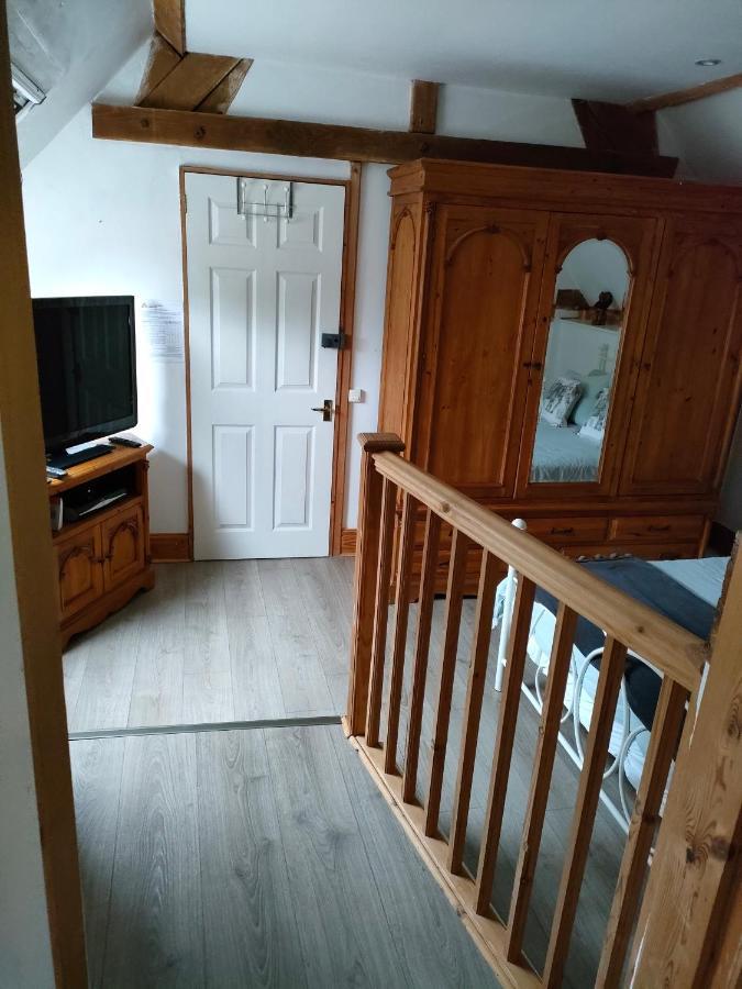 Les Petits Champs Apartment Buais-les-Monts Екстериор снимка