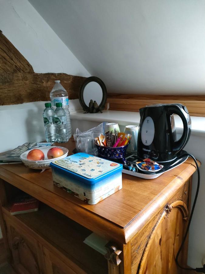 Les Petits Champs Apartment Buais-les-Monts Екстериор снимка
